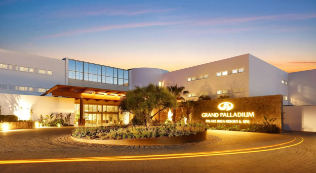 Отель Grand Palladium Palace Ibiza Resort & Spa