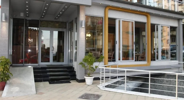 Hotel Nais Beach, Rezervovat Hotel Hotely v Durres County s parkováním, Parkování