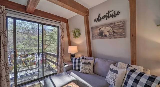 2 Mi to Dtwn Banner Elk! Couples Retreat w/ Deck