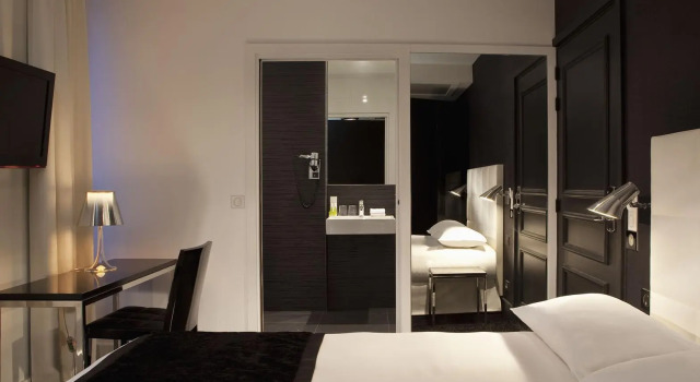 Двухместный номер Standard First Hotel Paris Tour Eiffel