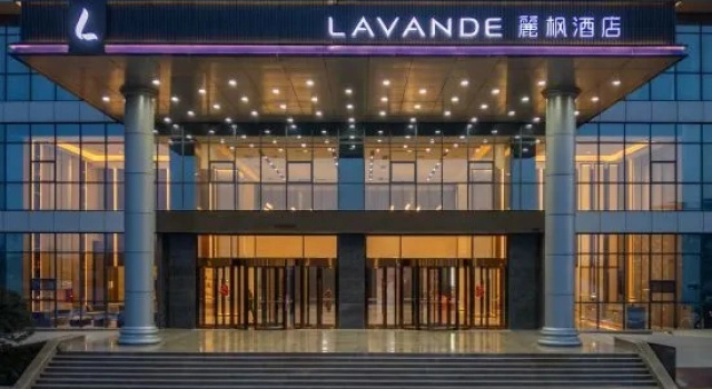 Lavande Hotel (Fei County Zhengwu Zhongxin Ligong Daxue), Rezerwuj Hotel Hotele w Shandong z parkingiem, Parking