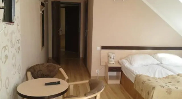 Четырёхместный номер Standard с балконом Villa Rekin