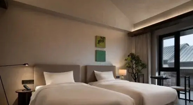 Кровать в общем номере с 6 комнатами BAILI Designer Homestay