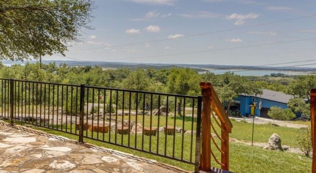 Pet-friendly Canyon Lake Cabin, 1 Mi to Water!