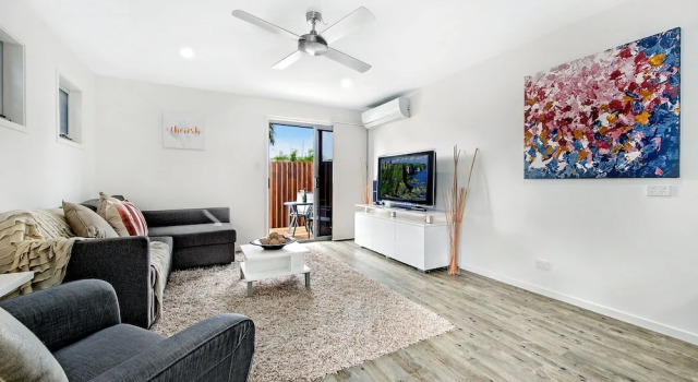 Luxury 1 Bedroom home in Broadbeach Waters, Забронировать Отель Бродбич Голд-Кост, рядом с Florida Gardens Tram Station