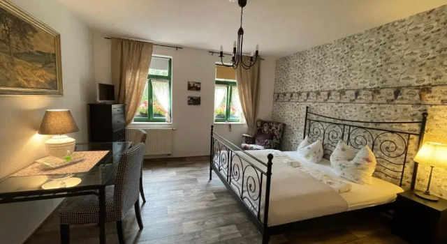 Pension Alt Naumburg, Prenota Affittacamere Hotel a Garz con parcheggio, Parcheggio