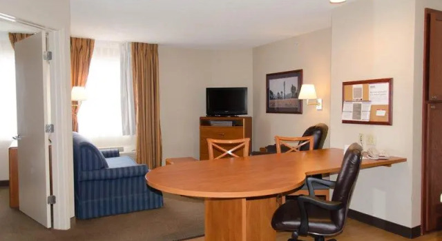 Трёхместный люкс MainStay Suites Emporia