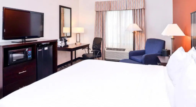 Номер Standard Holiday Inn Express & Suites Greenfield by IHG