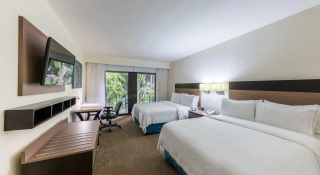 Четырёхместный номер Standard Holiday Inn Guadalajara Expo Plaza del Sol by IHG