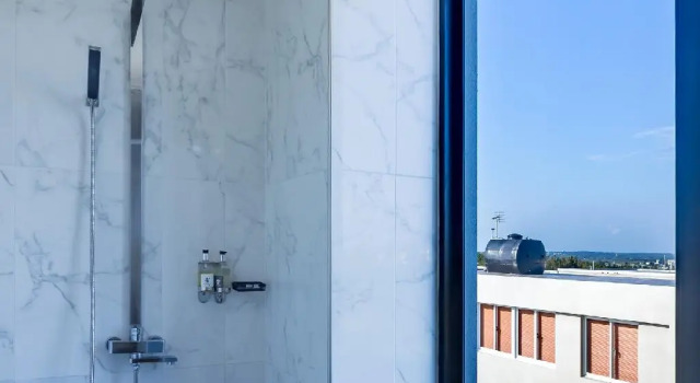 Camera doppia Superior con balcone e con vista sul cortile Sun Palm B&B