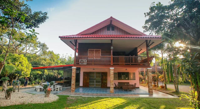 Коттедж с 4 комнатами Khao Hin Tang Resort