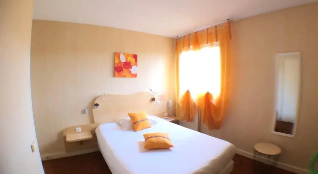 Двухместный номер Standard Logis Auvhôtel