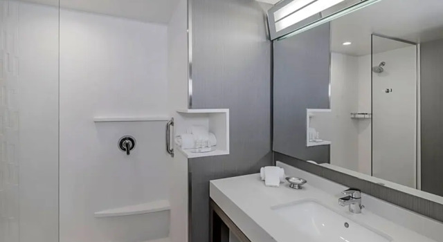 Двухместный номер Standard с частичным видом Courtyard by Marriott Burlington-Oakville