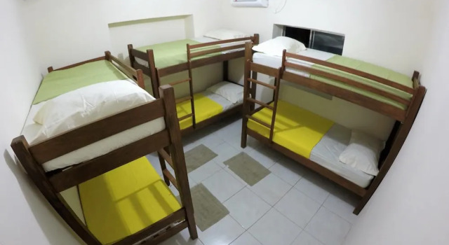 Ilha Hostel, Забронировать Хостел Отели Фернанду-ди-Норонья с парковкой, рядом с Вила-дус-Ремедиус, Парковка