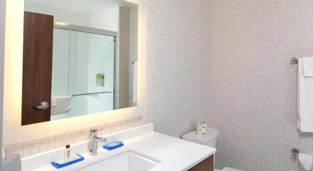 Четырёхместный номер Standard Holiday Inn Express & Suites Phoenix East - Gilbert by IHG