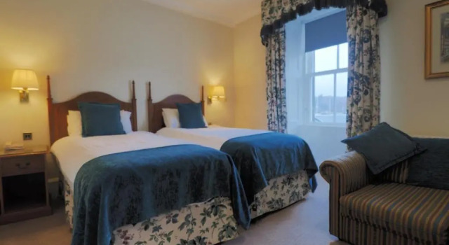 Семейный номер Standard Royal Hotel