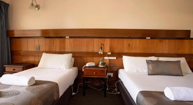 Hi Way Eight Motor Inn, Book Hotel Hotels in Grampians with Parking, Parking