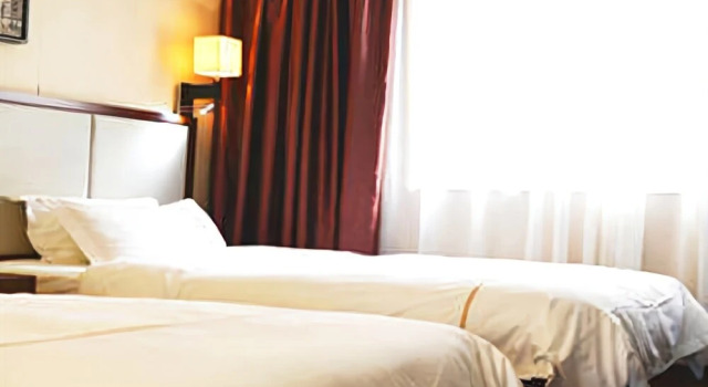 Yee Hotel Shamian Guangzhou, Забронировать Отель Ли-Ван Гуанчжоу, рядом с White Swan Pond Bar Street