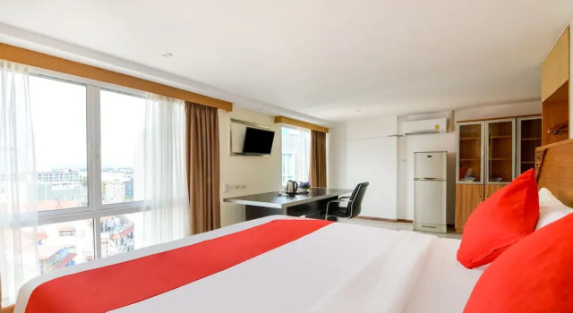 Люкс OYO 143 Dday Resotel Pattaya Hotel