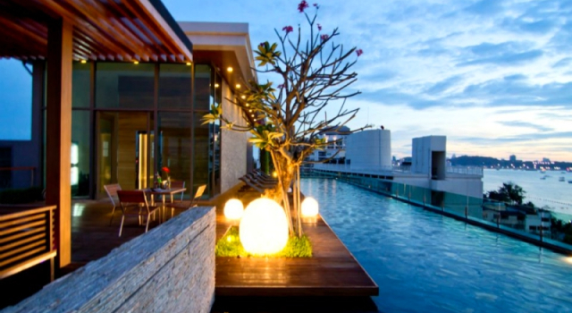 Кровать в общем номере Seven Zea Chic Hotel