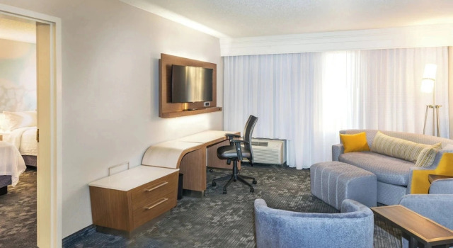 Люкс Courtyard by Marriott Nashville at Opryland