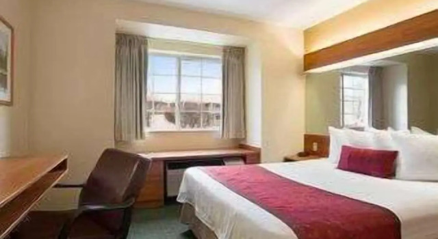 Номер Standard Days Inn & Suites by Wyndham Lafayette IN