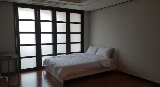 Gangnam Stn Luxury Apt