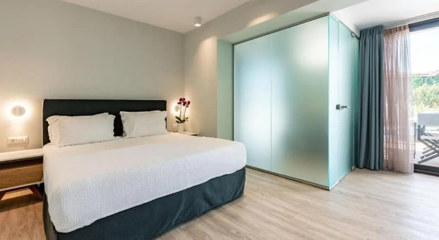 Полулюкс EOS Luxury Suites