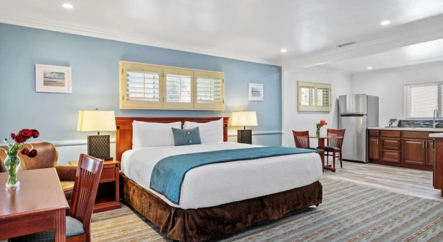 Полулюкс Brisas Del Mar Inn at the Beach