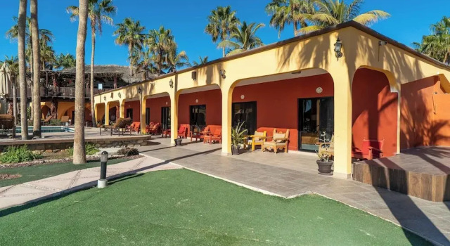 Четырёхместный номер Standard с красивым видом из окна Hotel Playa Del Sol