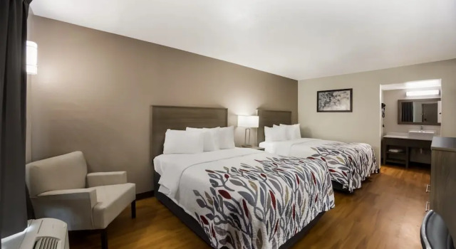 Четырёхместный номер Deluxe Red Roof Inn & Suites Thomasville