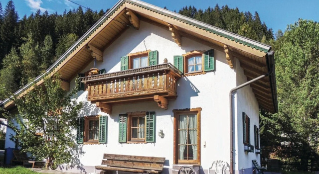 Amazing Home in Neukirchen am Grossven. With 4 Bedrooms and Wifi