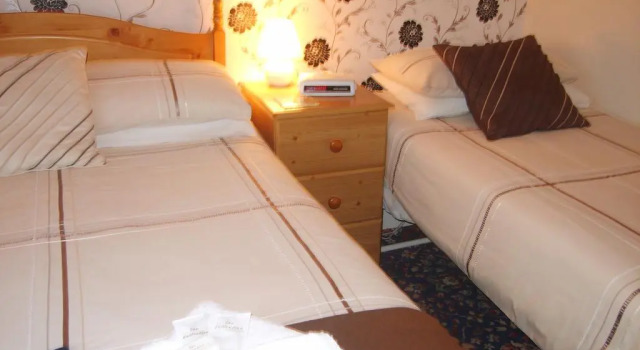 Rolling Waves Hotel - Guest house