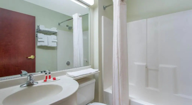 Двухместный номер Standard Microtel Inn & Suites by Wyndham Lillington/Campbell University