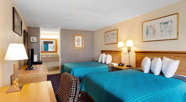 Четырёхместный номер Standard Days Inn by Wyndham Lafayette Near Lafayette Airport