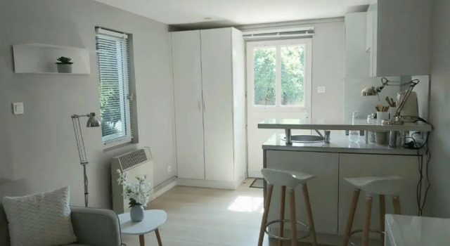 Charmant Studio Sur Cour a Lyon 9e Mont D'or (Adults Only), Book Hotel Caluire-et-Cuire Rhône