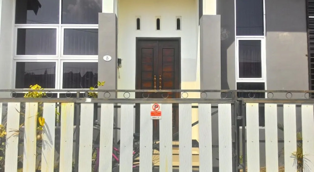de Azure Guesthouse, Rezervovat Hotel 3hvězdičkové hotely v Yogyakarta Province, 3*