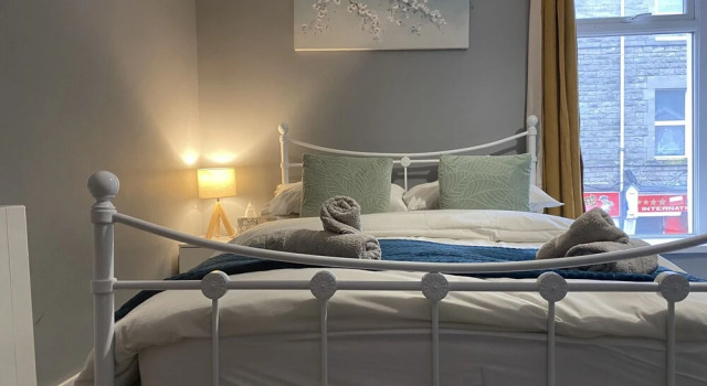 Bridgend Central 2-bed Apartment
