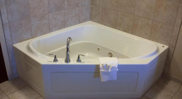 Люкс Superior Holiday Inn Express & Suites Youngstown West - Austintown by IHG