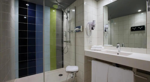 Четырёхместный номер Standard Hotel le Cinq Hyper - Centre