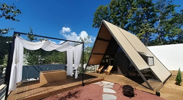 Тент 가평 스페인마을 풀램핑 Spanish Village Poolamping