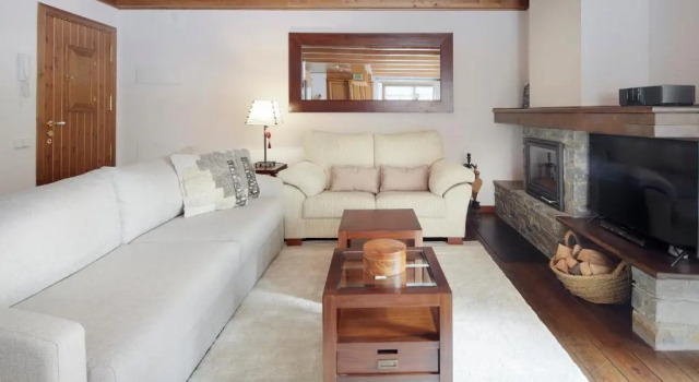 Val de Ruda 12 by FeelFree Rentals, Prenota Hotel Hotel a Naut Aran con parcheggio, Parcheggio