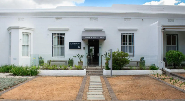 Laanhof Victorian House Self-Catering, Забронировать Отель Отели Стелленбос с парковкой, рядом с African Art Boutique Stellenbosch, Парковка