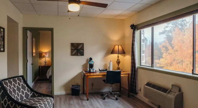 Adventure Inn, Забронировать Отель Отели Левенуэрт с парковкой, Парковка