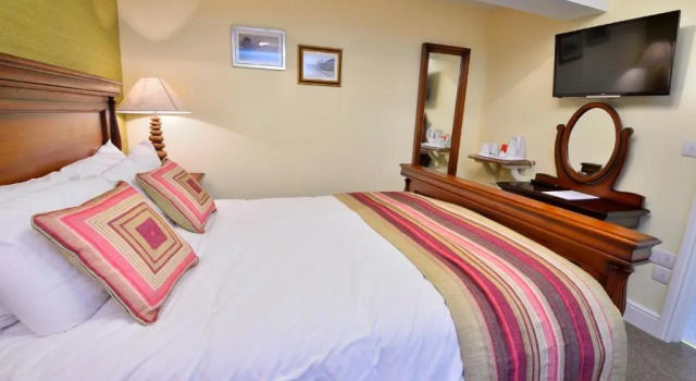 Номер Standard The George Hotel
