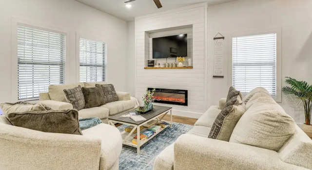 Коттедж 1 Mi to Dtwn Brenham! 'the Bell & Bloom Cottage'