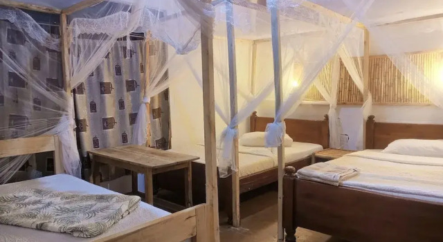 Little Monkey Camp, Prenota Hotel Busimba Western Uganda