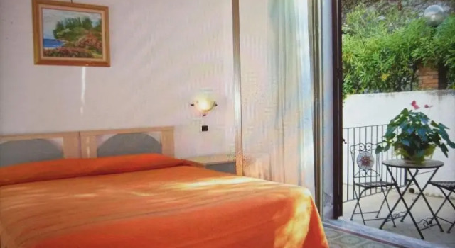 Двухместный номер Standard с балконом и с видом на сад Jonic Hotel Mazzarò