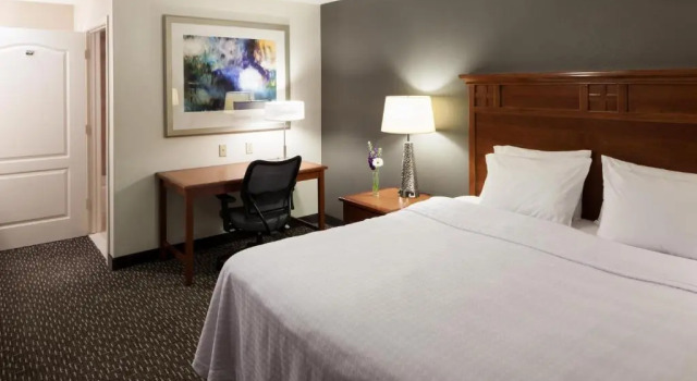 Трёхместный люкс с 2 комнатами Homewood Suites by Hilton Agoura Hills