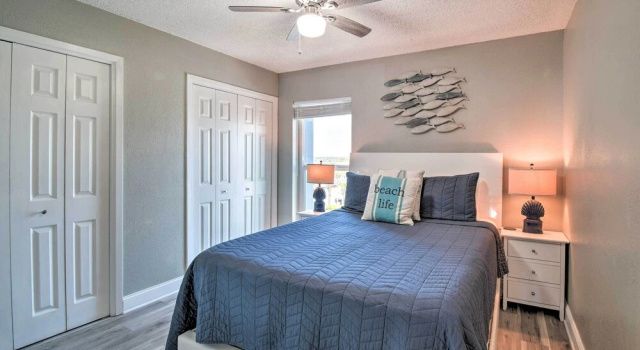 Апартаменты Bright Gulf Shores Beachfront Condo w/ Pool Access